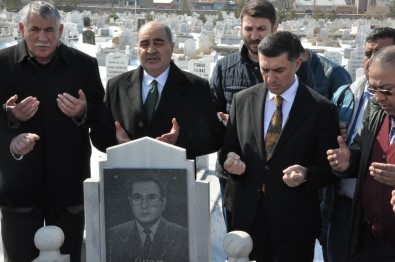 Gazeteci Merhum Öner Daşdelen Mezarı Başında Anıldı