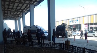 Polisleri Taşıyan Araçla Yolcu Minibüsü Çarpıştı Açıklaması 17 Yaralı