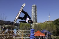 CAN BONOMO - Snowboard Ustaları Hünerlerini Sergiledi