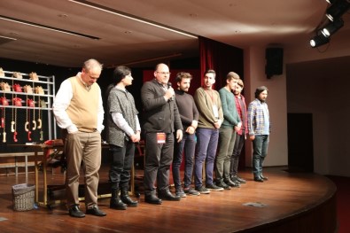 Trabzon Şehir Tiyatrosu Büyük Alkış Topladı