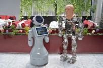 İNSANSI ROBOT - Yerli Robotlar Arasında Teknoloji Sohbeti