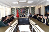 BASKETBOL TAKIMI - Basketbol Şampiyonaları Vali Pekmez İle Bir Araya Geldi