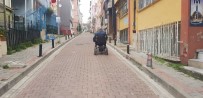 GÖRME ENGELLİ - Beşiktaş'ta Engelli Vatandaş 30 Metrelik Sokağı Geçebilmek İçin 500 Metre Dolaştı