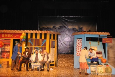 'Bir Zamanlar İstanbul' 15 İlçede Ücretsiz Olarak Tiyatroseverlerle Buluşuyor