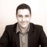 LİPOSAKŞIN - Büyük Göğüsler Sırt Ve Boyun Ağrısına Sebep Oluyor