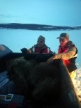 AYI YAVRUSU - Buz Tutan Gölete Düşen Yavru Ayıyı Jandarma Kurtardı