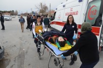 Hafif Ticari Araçla Otomobil Çarpıştı Açıklaması 5 Yaralı