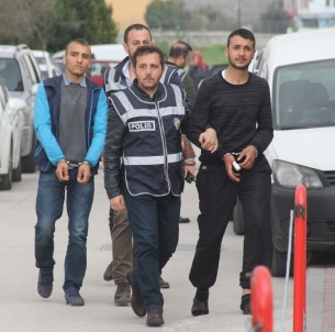 Halay'da Yan Bakma Kavgası Açıklaması 1'İ Ağır 2 Yaralı