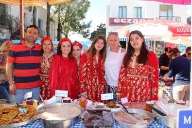 Halk Oyunları Yarışmasına Girecek Karya Çiçekleri İçin Kolları Sıvadılar