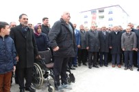İstiklal Marşına Saygı Tekerlekli Sandalyeden Ayağa Kaldırdı Haberi