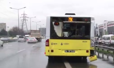 Küçükçekmece'de Midibüs Halk Otobüsüne Çarptı Açıklaması 2 Yaralı