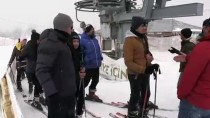 MİLLİ KAYAKÇI - 'Okul Her Yerdedir' Deyip Derslerini Kayak Merkezinde İşliyorlar