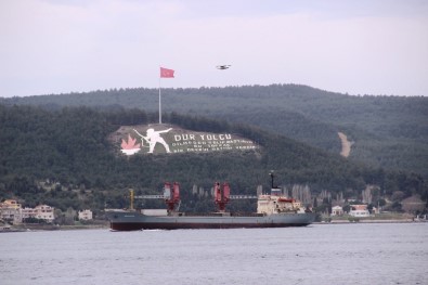 Rus Askeri Kargo Gemisi Çanakkale Boğazı'ndan Geçti