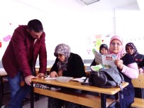 OKUMA YAZMA KURSU - Sarıgöl'de Okuma-Yazma Kursu Sertifikaları Verildi