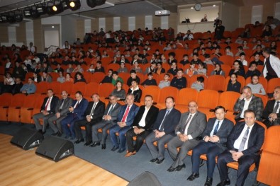 Tekden Koleji Öğrencileri Mehmet Akif Ersoy'u Andı