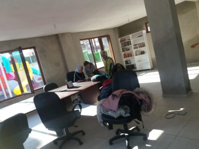 Vezirhan'da Gençler İçin Mahalle Konağında Kütüphane Ve Okuma Salonu Oluşturuldu