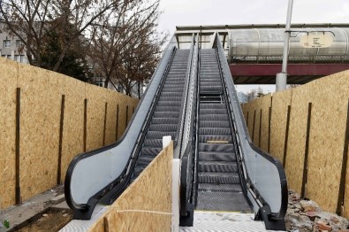 Başkent'te Yürüyen Merdivenler Elden Geçiriliyor