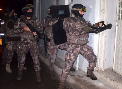 'Kırmızı Bülten'le aranan DEAŞ'lı terörist yakalandı