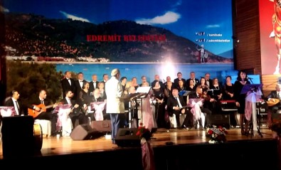 Edremit'te 'Şarkı-Türkü Popüler Müzik' Konseri