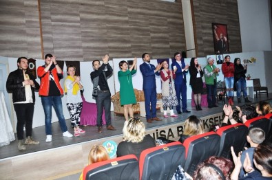 Sarıgöllü Tiyatrocular Alaşehir'de Sahne Aldı