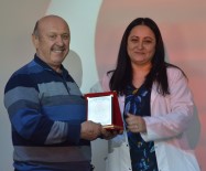 TıP BAYRAMı - 30 Yılını Dolduran Sağlık Çalışanlarına Plaket