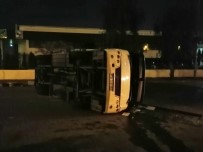 BELEDIYE OTOBÜSÜ - Minibüs İle Belediye Otobüsü Çarpıştı Açıklaması 10 Yaralı