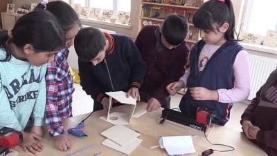 Minik Ellerden Kuşlara Sıcak Yuva