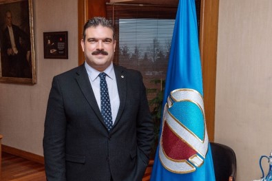 Rektör Çomaklı'dan Tıp Bayramı Kutlama Mesajı