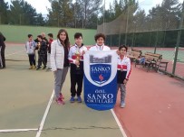 ALİ BARKIN - Sanko Okulları Yıldız Erkek Tenis Takımı İl İkincisi Oldu