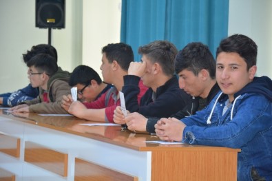 Uşak'ta 'Hayalinizdeki Üniversite Meslek Seçimi Ve Farkındalık' Konferansı