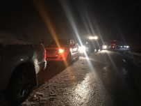 Yüksekova'da Kar Yağışı Sürücülere Zor Anlar Yaşattı