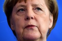 ANGELA MERKEL - Almanya Başbakanı Merkel Açıklaması 'Camilere Yapılan Saldırılar Demokrasi Ve Hoşgörüye Yapılmıştır'
