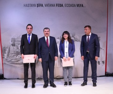 Başkale'de Görevli İki Hekim, 'Yılın Doktoru' Seçildi