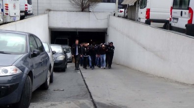 Beykoz'da Yakalanan Uyuşturucu Zanlıları Adliyeye Sevk Edildi