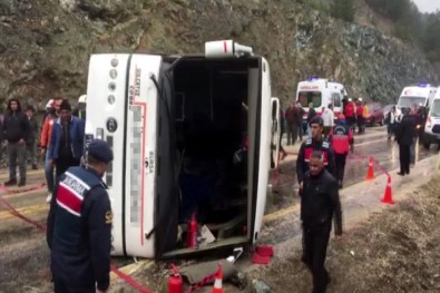 Cenazeye Giden Otobüs Yan Yattı Açıklaması 35 Yaralı