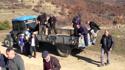 Cep Telefonuyla Konuşmak İçin 'Akıllı Tepe'ye Çıkıyorlar