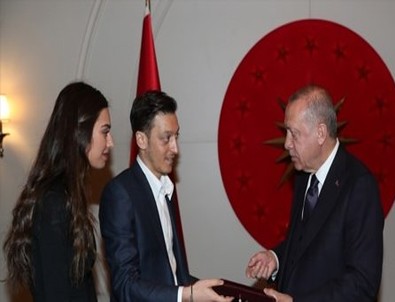 Erdoğan, Mesut Özil ve nişanlısını kabul etti