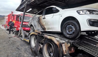 Erzincan'da Araç Yüklü Tırda Yangın Çıktı