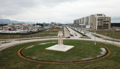 Göç Ve Yurt Heykelleri Yunuseli'ne Yakıştı