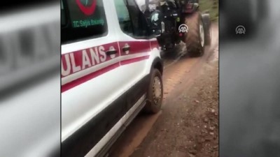 Hastayı Almaya Giden Ambulans Çamura Saplandı