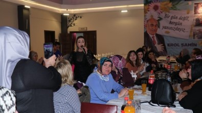 Kadınlar Şahin'in Projelerini Ayakta Alkışladı