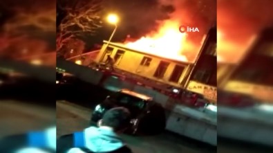 Metruk Bina Alevlere Teslim Oldu, Yürekler Ağızlara Geldi