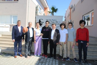 Dr. Mehmet Nil Hıdır Gençlerle Basketbol Oynadı