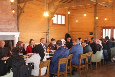 Gediz Kaymakamı Muhammet Önder'den Şehit Ailelerine Yemek