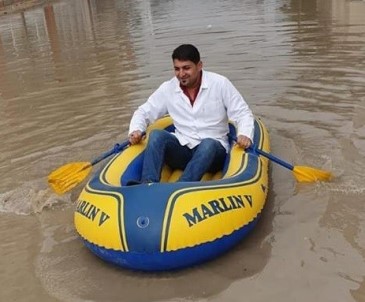 Göle Dönen Yolda Botla Gezdiler