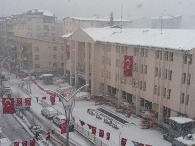 Hakkari Ve Çukurca'da Kar Yağışı