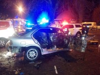 İSMAİL DEMİR - Hurdaya Dönen Otomobilden Sağ Kurtuldu