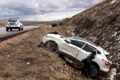 Kaza Yapanlara Yardıma Koşan Vatandaşa Otomobil Çarptı Açıklaması 1 Ölü, 5 Yaralı