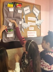 Köy Okulundan Örnek Proje ''Askıda Kırtasiye''