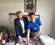 SARIYER - Galatasaray Ve Beşiktaş'ın Radarındaki İsim Profesyonel Sözleşme İmzaladı